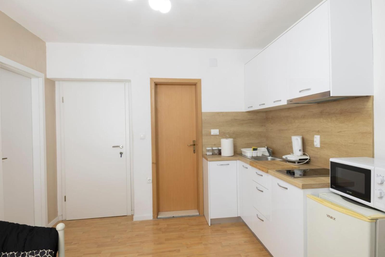 Guesthouse Rebecca Makarska Exterior foto